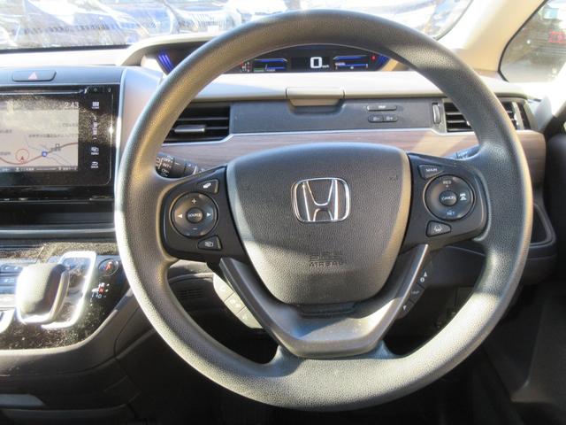 フリードハイブリッド ハイブリッド・Ｇホンダセンシング　ホンダセンシング　クリアランスソナー　レーダークルーズコントロール　両側パワースライドドア　純正ナビ　Ｂｌｕｅｔｏｏｔｈ　フルセグＴＶ　バックカメラ　シートヒーター　ＬＥＤヘッドライト　オートライト（12枚目）