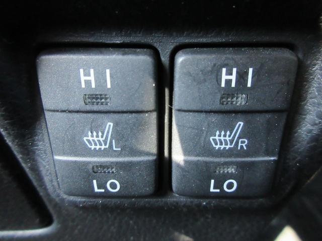 エスクァイア ハイブリッドＧｉ　ブラックテーラード　クルーズコントロール　両側パワースライドドア　トヨタセーフティーセンス　バックカメラ　純正ナビ　Ｂｌｕｅｔｏｏｔｈ　フルセグＴｖ　シートヒーター　レザーシート　ＬＥＤヘッドライト　オートライト　ＥＴＣ（10枚目）