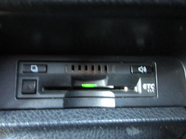 エスクァイア ハイブリッドＧｉ　ブラックテーラード　クルーズコントロール　両側パワースライドドア　トヨタセーフティーセンス　バックカメラ　純正ナビ　Ｂｌｕｅｔｏｏｔｈ　フルセグＴｖ　シートヒーター　レザーシート　ＬＥＤヘッドライト　オートライト　ＥＴＣ（11枚目）