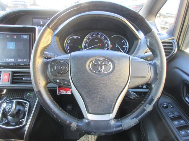 エスクァイア ハイブリッドＧｉ　ブラックテーラード　クルーズコントロール　両側パワースライドドア　トヨタセーフティーセンス　バックカメラ　純正ナビ　Ｂｌｕｅｔｏｏｔｈ　フルセグＴｖ　シートヒーター　レザーシート　ＬＥＤヘッドライト　オートライト　ＥＴＣ（12枚目）