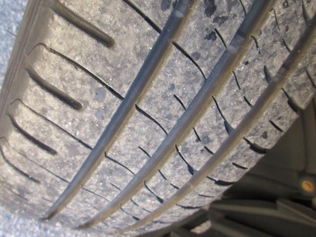 エスクァイア ハイブリッドＧｉ　ブラックテーラード　クルーズコントロール　両側パワースライドドア　トヨタセーフティーセンス　バックカメラ　純正ナビ　Ｂｌｕｅｔｏｏｔｈ　フルセグＴｖ　シートヒーター　レザーシート　ＬＥＤヘッドライト　オートライト　ＥＴＣ（19枚目）