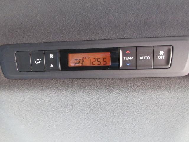 エスクァイア ハイブリッドＧｉ　ブラックテーラード　クルーズコントロール　両側パワースライドドア　トヨタセーフティーセンス　バックカメラ　純正ナビ　Ｂｌｕｅｔｏｏｔｈ　フルセグＴｖ　シートヒーター　レザーシート　ＬＥＤヘッドライト　オートライト　ＥＴＣ（20枚目）