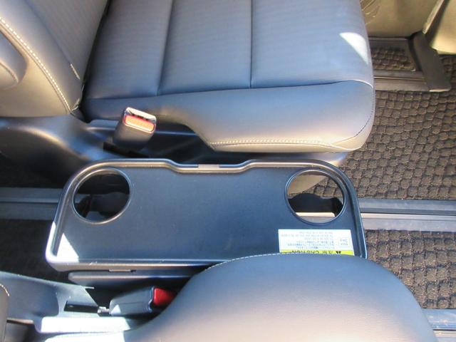 エスクァイア ハイブリッドＧｉ　ブラックテーラード　クルーズコントロール　両側パワースライドドア　トヨタセーフティーセンス　バックカメラ　純正ナビ　Ｂｌｕｅｔｏｏｔｈ　フルセグＴｖ　シートヒーター　レザーシート　ＬＥＤヘッドライト　オートライト　ＥＴＣ（45枚目）