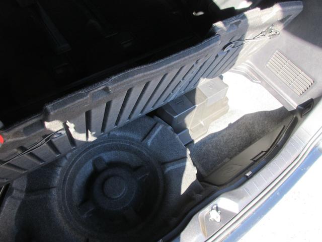 エスクァイア ハイブリッドＧｉ　ブラックテーラード　クルーズコントロール　両側パワースライドドア　トヨタセーフティーセンス　バックカメラ　純正ナビ　Ｂｌｕｅｔｏｏｔｈ　フルセグＴｖ　シートヒーター　レザーシート　ＬＥＤヘッドライト　オートライト　ＥＴＣ（61枚目）