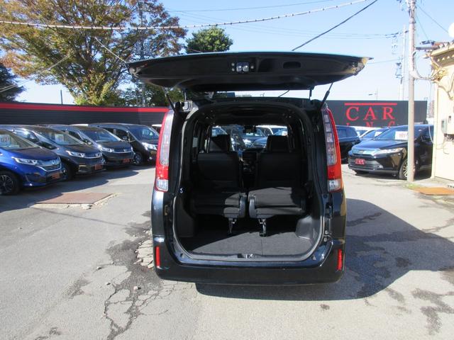 エスクァイア ハイブリッドＧｉ　ブラックテーラード　クルーズコントロール　両側パワースライドドア　トヨタセーフティーセンス　バックカメラ　純正ナビ　Ｂｌｕｅｔｏｏｔｈ　フルセグＴｖ　シートヒーター　レザーシート　ＬＥＤヘッドライト　オートライト　ＥＴＣ（68枚目）