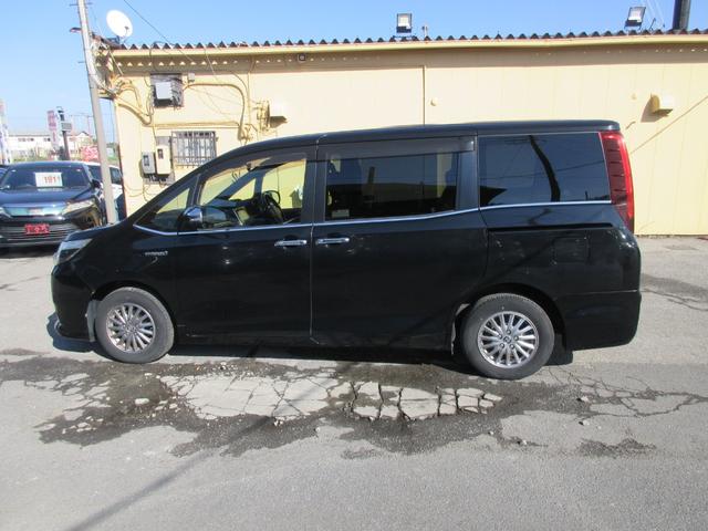 エスクァイア ハイブリッドＧｉ　ブラックテーラード　クルーズコントロール　両側パワースライドドア　トヨタセーフティーセンス　バックカメラ　純正ナビ　Ｂｌｕｅｔｏｏｔｈ　フルセグＴｖ　シートヒーター　レザーシート　ＬＥＤヘッドライト　オートライト　ＥＴＣ（70枚目）