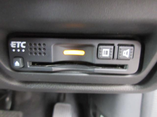 ステップワゴンスパーダ スパーダハイブリッド　Ｇ・ＥＸ　ホンダセンシング　後席フリップダウンモニター　ホンダセンシング　レーダークルーズコントロール　アラウンドビューモニター　純正ナビ　Ｂｌｕｅｔｏｏｔｈ　フルセグＴＶ　両側パワースライドドア　シートヒーター　オートライト（11枚目）