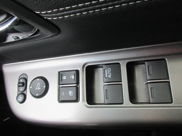 ステップワゴンスパーダ スパーダハイブリッド　Ｇ・ＥＸ　ホンダセンシング　後席フリップダウンモニター　ホンダセンシング　レーダークルーズコントロール　アラウンドビューモニター　純正ナビ　Ｂｌｕｅｔｏｏｔｈ　フルセグＴＶ　両側パワースライドドア　シートヒーター　オートライト（24枚目）