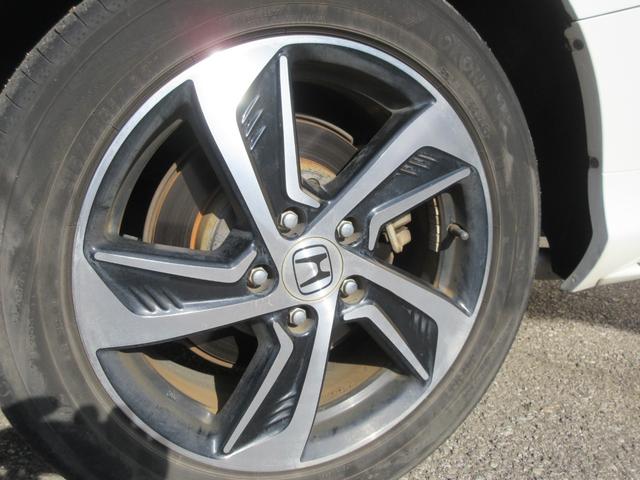 オデッセイ アブソルート　後席フリップダウンモニター　ホンダセンシング　レーダークルーズコントロール　両側パワースライドドア　バックカメラ　ケンウッドメモリーナビ　Ｂｌｕｅｔｏｏｔｈ　アイドリングストップ　ＬＥＤヘッドライト（16枚目）