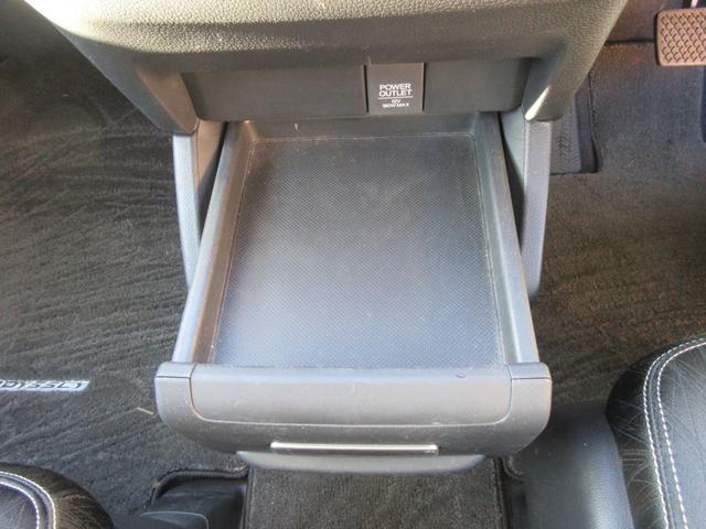 オデッセイ アブソルート　後席フリップダウンモニター　ホンダセンシング　レーダークルーズコントロール　両側パワースライドドア　バックカメラ　ケンウッドメモリーナビ　Ｂｌｕｅｔｏｏｔｈ　アイドリングストップ　ＬＥＤヘッドライト（33枚目）