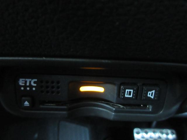 ヴェゼル ハイブリッドＲＳ・ホンダセンシング　ホンダセンシング　レーダークルーズコントロール　純正ナビ　Ｂｌｕｅｔｏｏｔｈ　フルセグ　バックカメラ　シートヒーター　ハーフレザーシート　フロントドライブレコーダー　ＬＥＤヘッドライト　オートライト（11枚目）