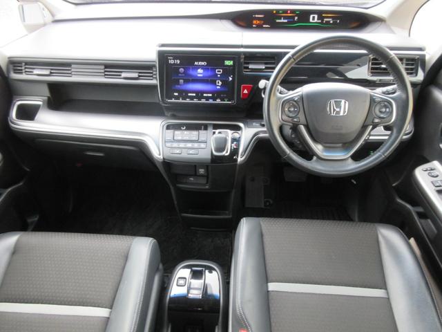 ステップワゴンスパーダ ｅ：ＨＥＶスパーダ　Ｇ・ＥＸ　ホンダセンシング　ホンダセンシング　レーダークルーズコントロール　両側パワースライドドア　バックカメラ　純正ナビ　Ｂｌｕｅｔｏｏｔｈ　フルセグＴＶ　シートヒーター　ハーフレザーシート　フロントドラレコ　ＬＥＤライト（3枚目）