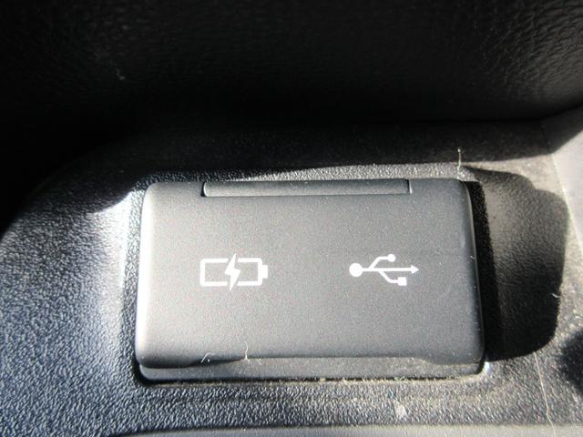 シエンタ ハイブリッドＺ　５人乗り　ワンオーナー　トヨタセーフティーセンス　レーダークルーズコントロール　両側パワースライドドア　バックカメラ　クリアランスソナー　ＡＣ１００Ｖ　純正ナビ　ブラインドスポットモニター　ＥＴＣ（29枚目）