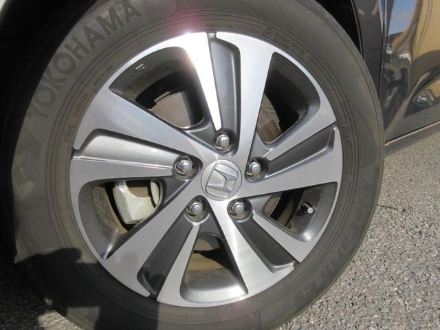 フリード＋ハイブリッド ハイブリッドＧ・ホンダセンシング　ホンダセンシング　レーダークルーズコントロール　両側パワースライドドア　バックカメラ　純正ナビ　Ｂｌｕｅｔｏｏｔｈ　フルセグＴＶ　シートヒーター　ハーフレザーシート　ＬＥＤヘッドライト　オートライト（15枚目）