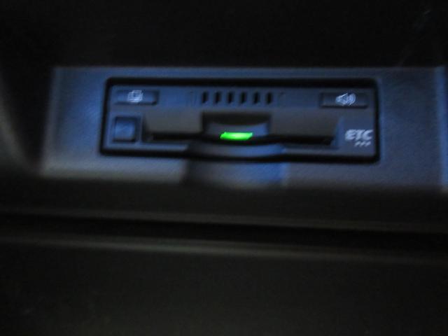 ハリアー プレミアム　クルーズコントロール　パワーシート　パワーバックドア　バックカメラ　純正ナビ　Ｂｌｕｅｔｏｏｔｈ　フルセグＴＶ　ハーフレザーシート　アイドリングストップ　ＬＥＤヘッドライト　オートハイビーム　ＥＴＣ（12枚目）