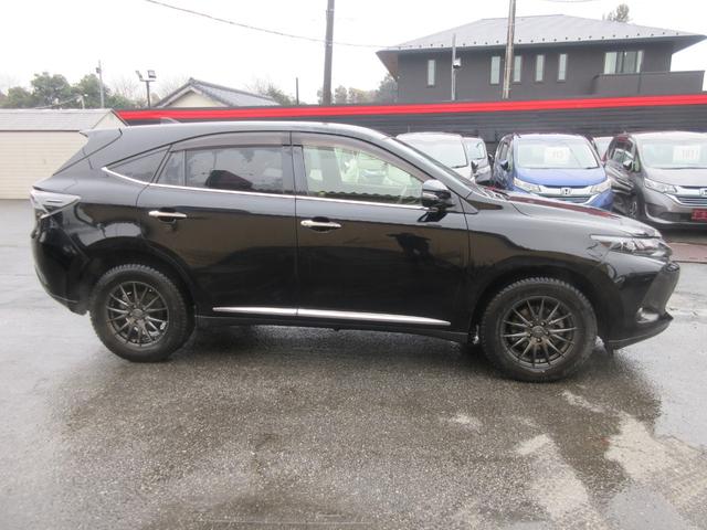 ハリアー プレミアム　クルーズコントロール　パワーシート　パワーバックドア　バックカメラ　純正ナビ　Ｂｌｕｅｔｏｏｔｈ　フルセグＴＶ　ハーフレザーシート　アイドリングストップ　ＬＥＤヘッドライト　オートハイビーム　ＥＴＣ（17枚目）