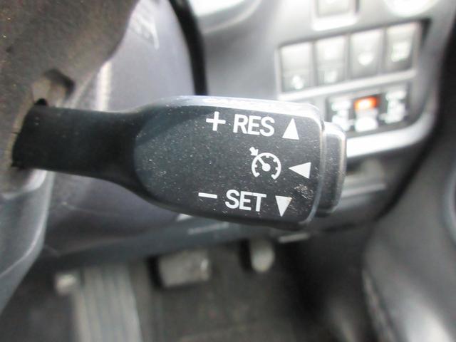 ヴォクシー ハイブリッドＺＳ　トヨタセーフティーセンス　両側パワースライドドア　クルーズコントロール　純正ナビ　Ｂｌｕｅｔｏｏｔｈ　フルセグＴＶ　シートヒーター　前後ドライブレコーダー　ＬＥＤヘッドライト　オートハイビーム　ＥＴＣ（10枚目）