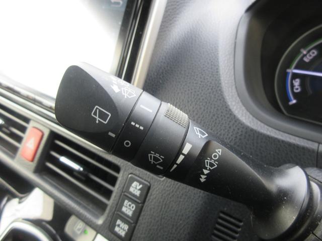 ヴォクシー ハイブリッドＺＳ　トヨタセーフティーセンス　両側パワースライドドア　クルーズコントロール　純正ナビ　Ｂｌｕｅｔｏｏｔｈ　フルセグＴＶ　シートヒーター　前後ドライブレコーダー　ＬＥＤヘッドライト　オートハイビーム　ＥＴＣ（62枚目）