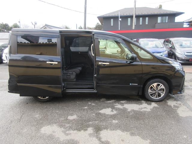 セレナ e-パワー ハイウェイスターV 後席フリップダウンモニター エマージェンシーブレーキ クリアランスソナー 両側パワースライドドア 純正ナビ アラウンドビューモニター フルセグTV プロパイロット ブラインドスポットワーニング ETC(17枚目)