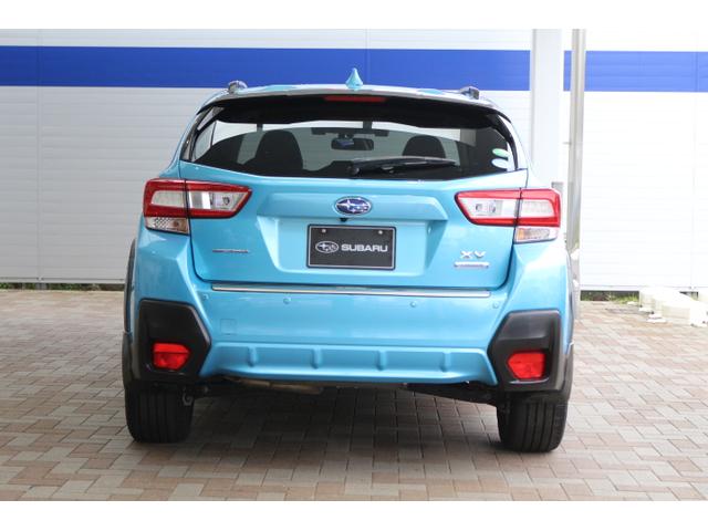 ＸＶ アドバンス　ブルー内装　ルーフレール　ＬＥＤライナー　２年間走行距離無制限保証付　アイサイト３搭載車　衝突被害＆後退時被害軽減ブレーキ　後側方警戒＆停止保持システム　パナソニックナビ　サイドカメラ　バックカメラ　ＥＴＣ２．０　ドラレコ　ＬＥＤライナー（5枚目）