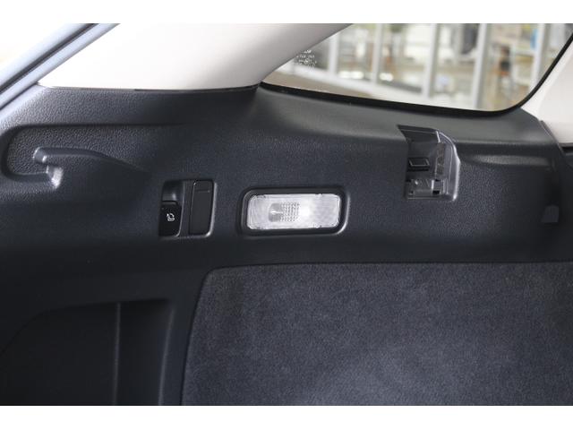 レヴォーグ 2.0STIスポーツアイサイト ブラックセレクション レカロ 2年間走行距離無制限部分保証付 ブラックインテリア&レカロシートの特別仕様車 8インチナビ サイド&バックカメラ ETC2.0 ドラレコ 衝突被害&後退時被害軽減ブレーキ 後側方警戒&停止保持システム(43枚目)