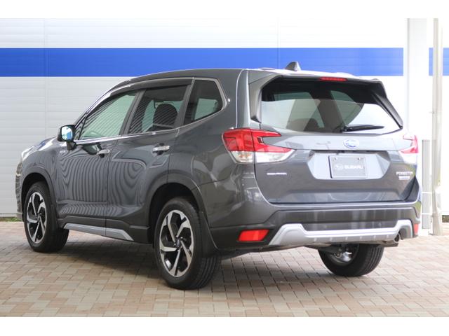 フォレスターはフルタイムの４ＷＤを採用！雪だけでなく雨の日や風の強い日でも安定した走行をするので安全性も高いのが特養です！