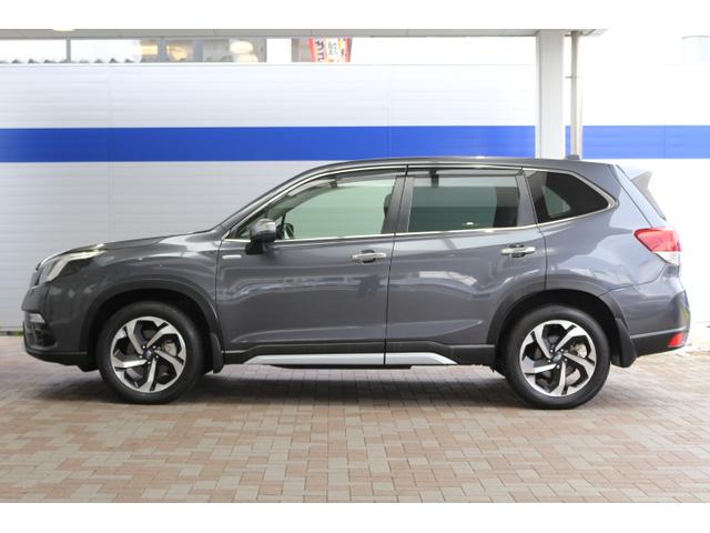 車高の高いＳＵＶでも重心の低い水平対向エンジンのおかげでカーブなどでも車が大きく傾かず安定した走りをするので安全です！