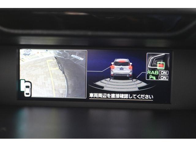 リバースギアに入れると「サイドカメラ映像とリア障害物センサー付き後退時ブレーキアシストが作動！ナビのバックカメラ映像と併せて車庫入れの大きなサポートとなります！