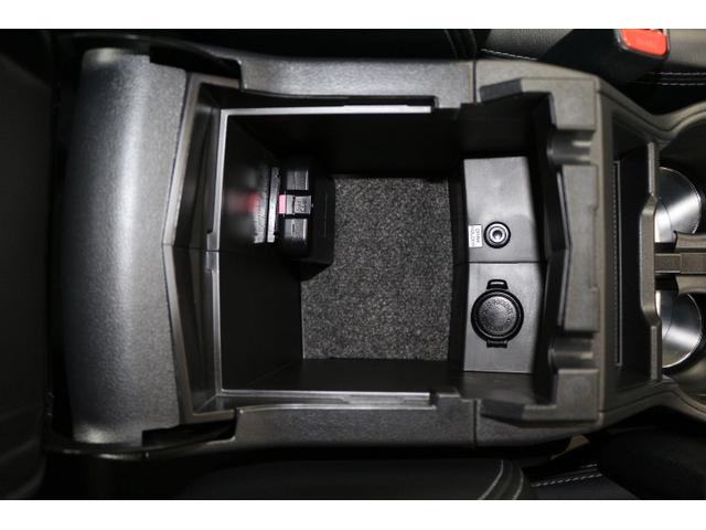 コンソール内にはナビ連動前後録画ドライブレコーダーを装着！ナビ連動なので録画データーはナビでも視聴が可能なので何かあったらすぐに確認が可能です！