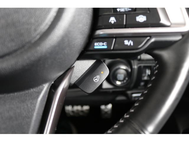 シートだけでなくステアリングにもヒーターを装備！冬場になると手が冷えたりステアリング自体が冷えて握りたくなかったりと、そんな悩みを吹き飛ばすアイテム！スイッチオンですぐにステアリングがぽかぽかです！