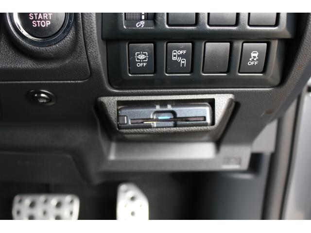 ＥＴＣ２．０は専用ビルトインケースにすっきりと取付！ナビ連動機能により高速道路の料金支払いだけでなく渋滞情報や規制情報を受信しナビに反映し音声案内や渋滞を考慮したルート提案などを行います！