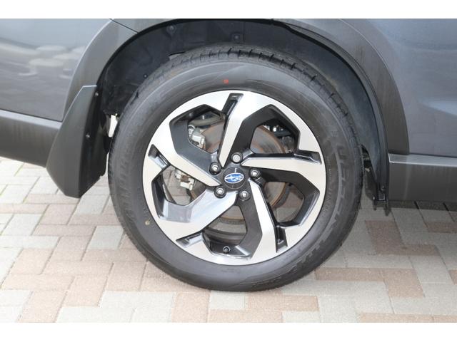 ホイールはアドバンス専用デザインの１８インチ！５本スポークにホイールの表面を切削光艶加工を施したホイールです！