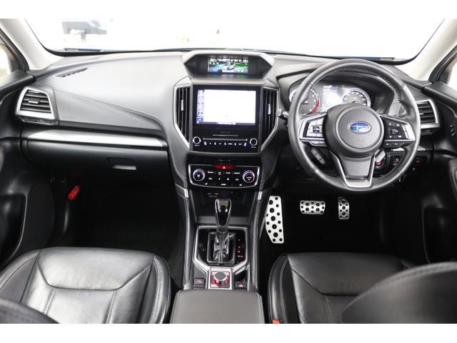 納車前の点検整備では細部まで徹底的にチェック致します！また全国の正規スバルディーラーで対応可能な２年間距離無制限の部分保証が付きます。認定Ｕ−ｃａｒならではの安心感をご提供致します。