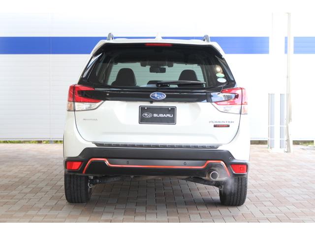 フォレスター Ｘ－ブレイク　スマホ連動８インチナビ　前後ドラレコ＆センサー　ＥＴＣ２．０　電動リアゲート　３方位カメラ　撥水シート　撥水リアラゲッジ　アイサイトＶｅｒ３　衝突回避ブレーキ　全車速追尾式クルーズコントロール　側後方警戒システム　後退時ブレーキアシスト（5枚目）
