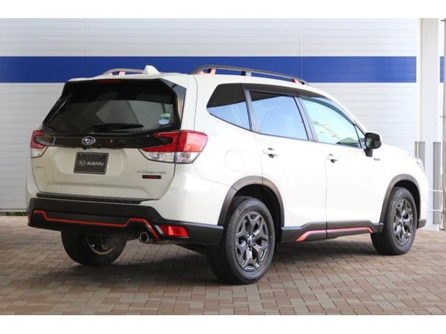 フォレスター Ｘ－ブレイク　スマホ連動８インチナビ　前後ドラレコ＆センサー　ＥＴＣ２．０　電動リアゲート　３方位カメラ　撥水シート　撥水リアラゲッジ　アイサイトＶｅｒ３　衝突回避ブレーキ　全車速追尾式クルーズコントロール　側後方警戒システム　後退時ブレーキアシスト（10枚目）