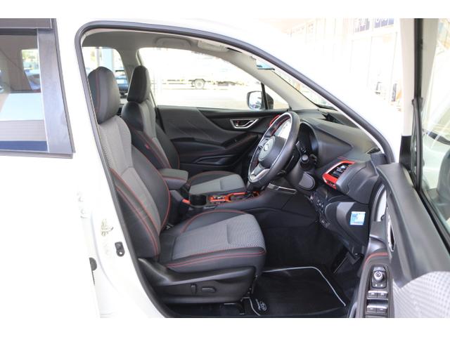 フォレスター Ｘ－ブレイク　スマホ連動８インチナビ　前後ドラレコ＆センサー　ＥＴＣ２．０　電動リアゲート　３方位カメラ　撥水シート　撥水リアラゲッジ　アイサイトＶｅｒ３　衝突回避ブレーキ　全車速追尾式クルーズコントロール　側後方警戒システム　後退時ブレーキアシスト（18枚目）