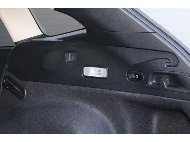 ���A���Q�b�W�e�ɂ̓��Q�b�W�Ɩ��ƃ��Q�b�W�����烊�A�V�[�g��|���ׂ̃X�C�b�`���t���Ă��܂��I���A�V�[�g�����炾���łȂ��胉�Q�b�W������ł����A�V�[�g��|����̂łƂ��Ă��֗��ł��I