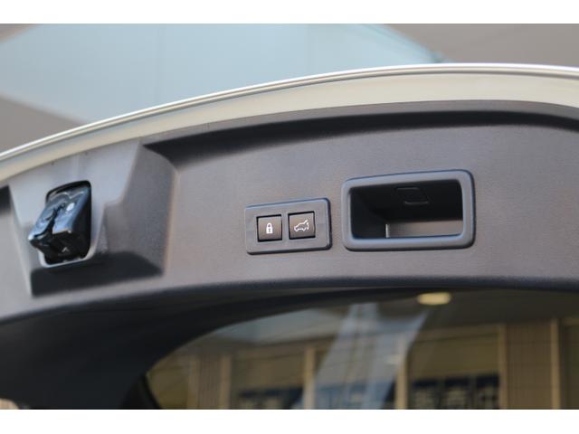 �d�����A�Q�[�g�̓��A�Q�[�g�ɂ���N���[�Y�X�C�b�`�Ƃ��ׂ̗ɂ̓N���[�Y��Ƀh�A���b�N���s���X�C�b�`���t���Ă��茮��߂ċ}���ŎԂ��痣�ꂨ�o�����������Ƃ��Ȃǂɂ͕֗��ł���