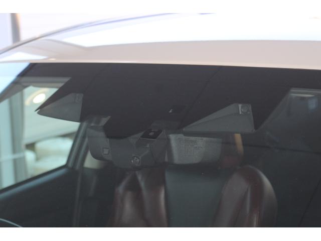 �t�����g�K���X�������ɂ̓h���C�u���R�[�_�[�̃t�����g�J�����I����B�e�Ƃ��Ă̓x�X�g�ȃ|�W�V�����ɐݒu���Ă���܂��I�A�C�T�C�g�V�X�e���Ɉ��e����^���Ȃ��m�C�Y�΍�ς݂̏����n�o�Ȃ̂ň��S���Ďg�p�ł��܂�