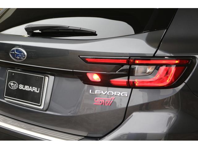レヴォーグ ＳＴＩスポーツ　ＥＸ　アイサイトＸ　ＬＥＤライト　本革シート　　電動シートフロント左右　シートヒーターフロント左右　リヤ左右　スマートリヤビューミラー　純正１８インチアルミホイール　バックカメラ（55枚目）