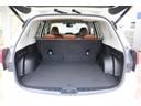 広いラゲッジスペースは趣味や旅行に大活躍！ちなみにラゲッジ下にはハイブリットシステム用のバッテリーが設置してあり前後の重量バランスを最適化してあります！