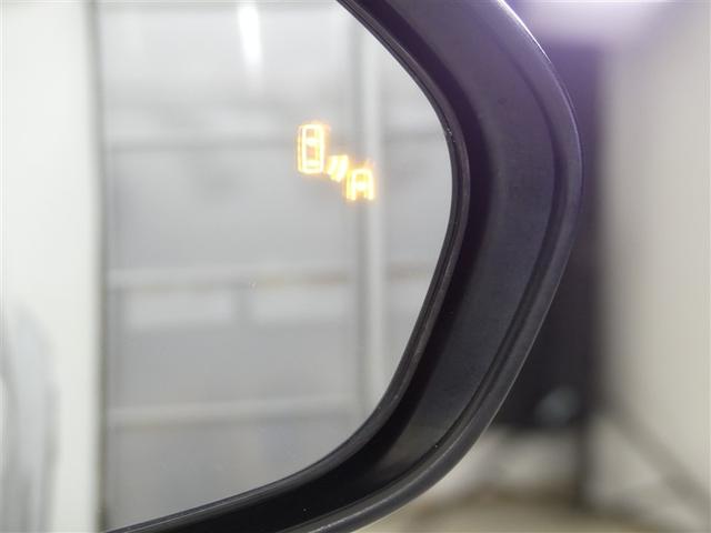 ブラインドスポットモニター装備。隣車線を走る車両を検知。ドアミラーでは確認しにくい後、側方エリアに存在する車両や急接近してくる車両も検知しドアミラーに搭載されたＬＥＤインジケーターが点灯します。