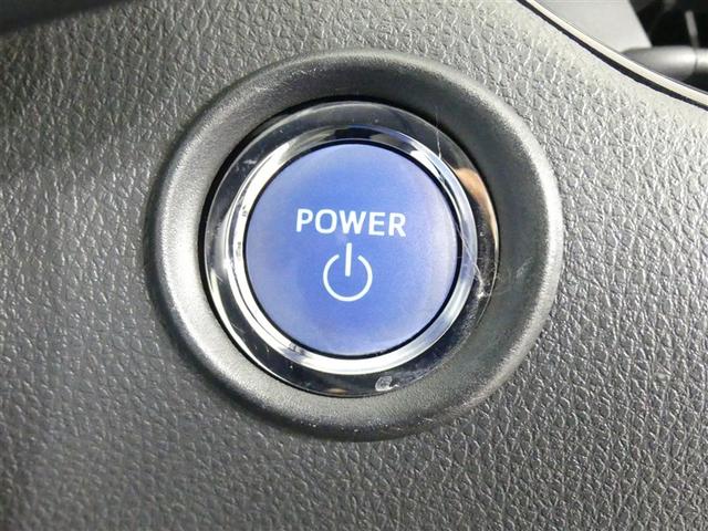 【プッシュスタート】スマートキーを携帯して、ブレーキを踏みながらスタートスイッチを押すだけでエンジンがかけられます。