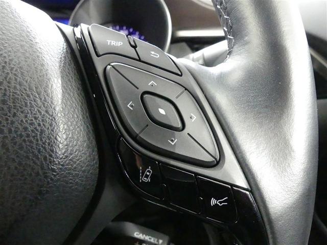 メーター内のインフォメーションの表示切替もステアリングスイッチでできます。