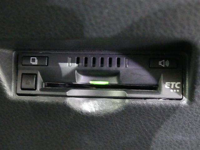 ＥＴＣ車載器付きです。高速道路の料金所渋滞も解消！落ち着いてスムーズに通過できます。今や必需品の一つとなった装備ですね。