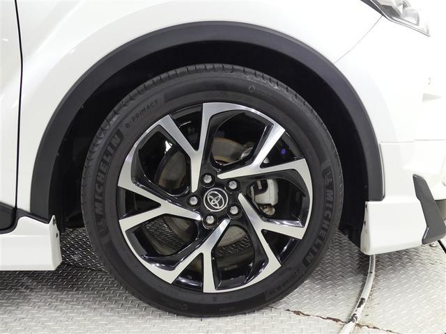 １８インチ純正アルミホイール装着です。路面に力を伝えるホイール部分は、特に目立ちますよね。おしゃれは、足元からですね。