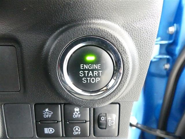 【プッシュスタート】スマートキーを携帯して、ブレーキを踏みながらスタートスイッチを押すだけでエンジンがかけられます。