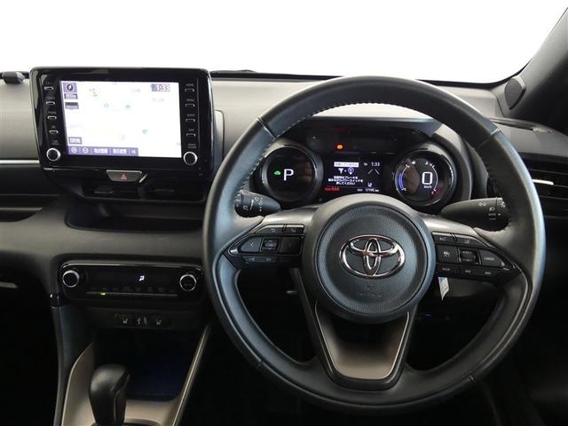 ヤリス ハイブリッドＺ　１００Ｖ電源　ミュージックプレイヤー接続可　展示・試乗車　ＬＥＤヘッドランプ　記録簿　キーレス　ＣＤ　盗難防止装置　ハイブリッド　オートクルーズコントロール　メモリーナビ　フルセグ（3枚目）