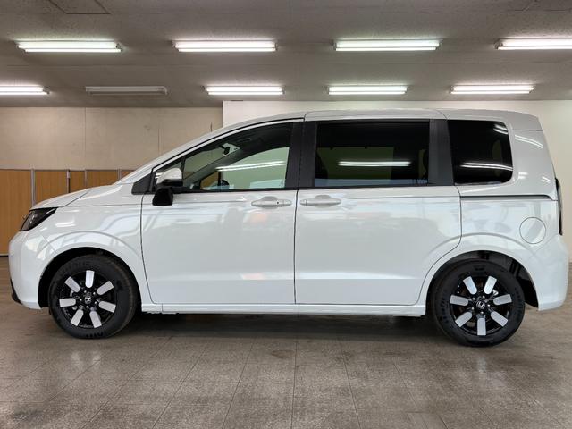 フリード エアー　ＥＸ　登録済未使用車　６人乗　両側自動ドア（8枚目）