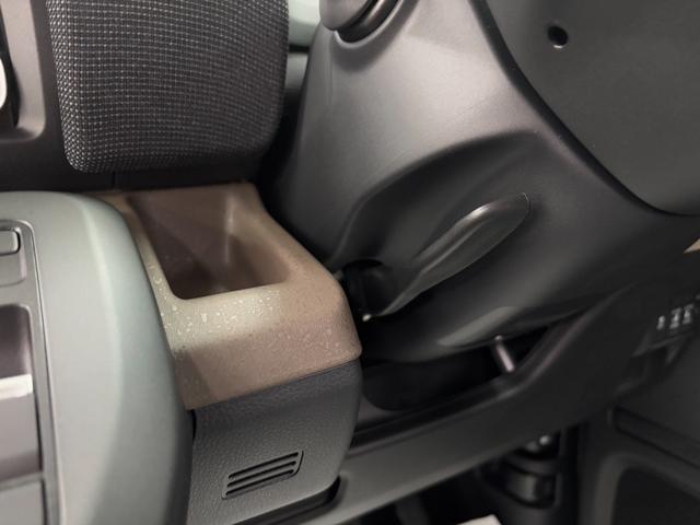 フリード エアー　ＥＸ　登録済未使用車　６人乗　両側自動ドア（18枚目）